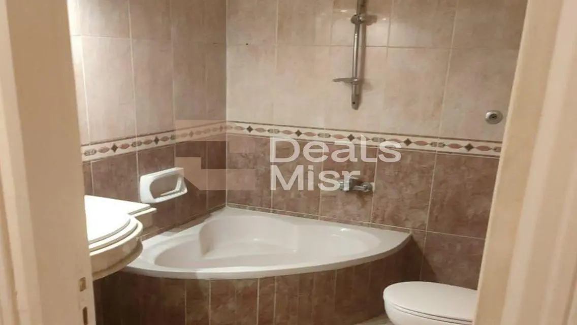 شقة سكنية للبيع 250م – طريق الحرية – جناكليس