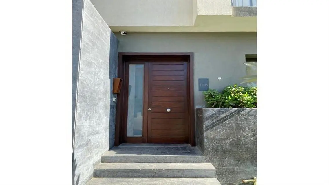 Luxury Villa in Prime Location with Private Garden