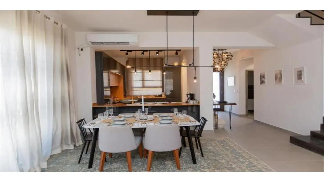 Luxury Villa in Prime Location with Private Garden