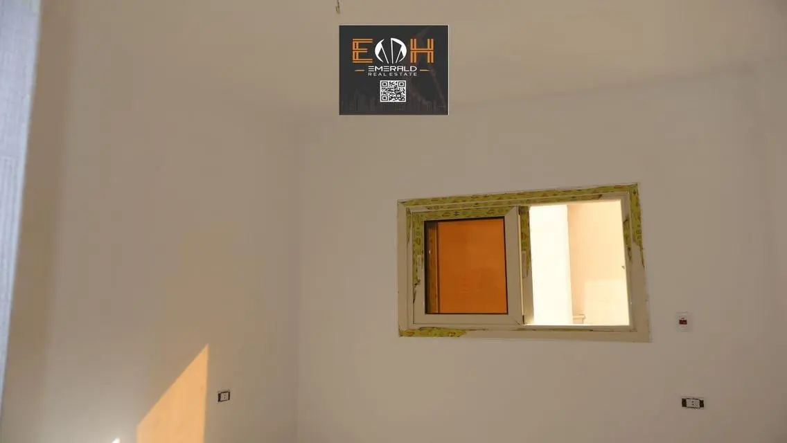 Luxury Apartment for Sale at 24-HSBC-QNB