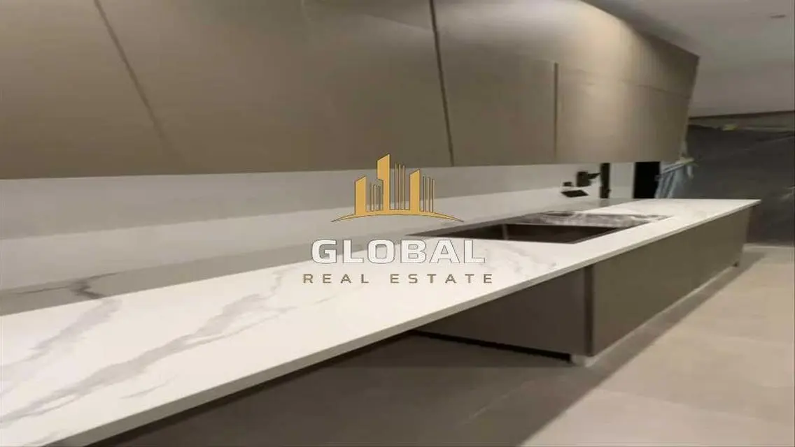 Luxury Apartment Overlooking Lakes with Private Garden