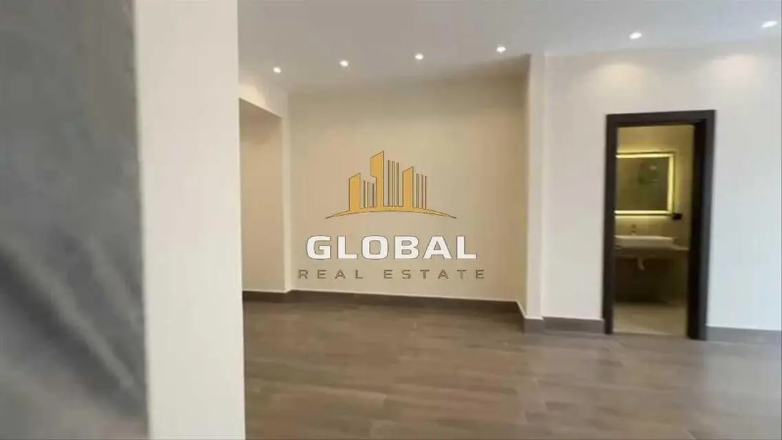 Luxury Apartment Overlooking Lakes with Private Garden