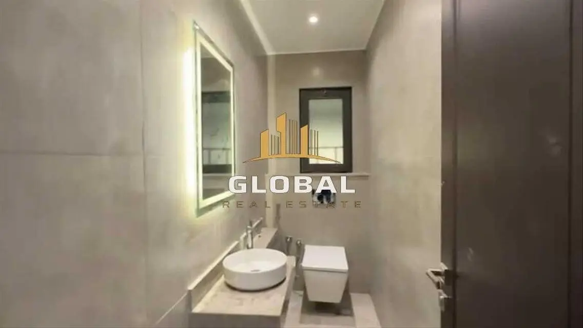 Luxury Apartment Overlooking Lakes with Private Garden