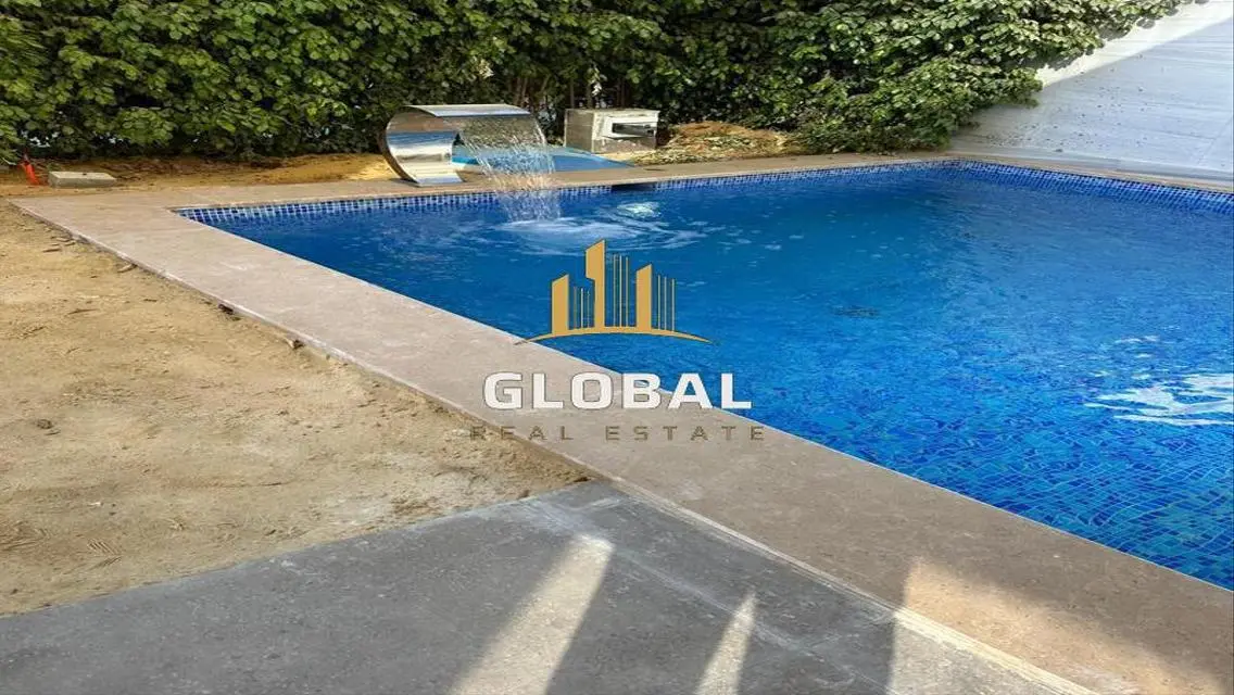 Luxury Apartment Overlooking Lakes with Private Garden