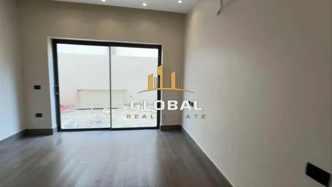 Luxury Apartment Overlooking Lakes with Private Garden