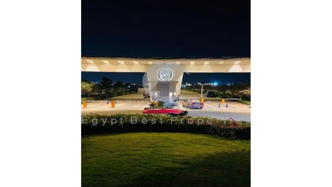 دوبلاكس نص تشطيب في او ويست و اقساط علي 8 سنوات .