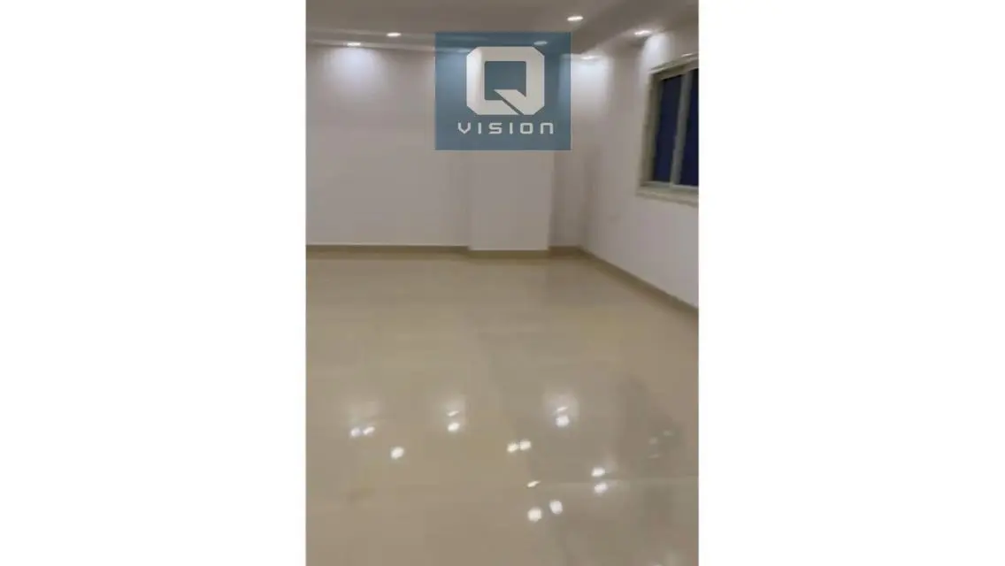 شقه للايجار في الهضبه الوسطي بجوار الجامعه الحديثه