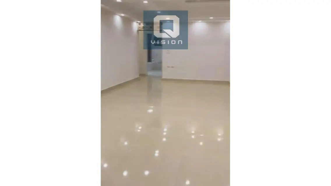شقه للايجار في الهضبه الوسطي بجوار الجامعه الحديثه
