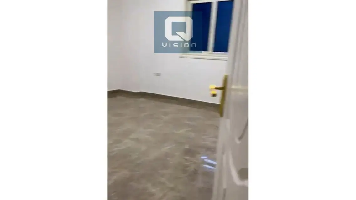 شقه للايجار في الهضبه الوسطي بجوار الجامعه الحديثه
