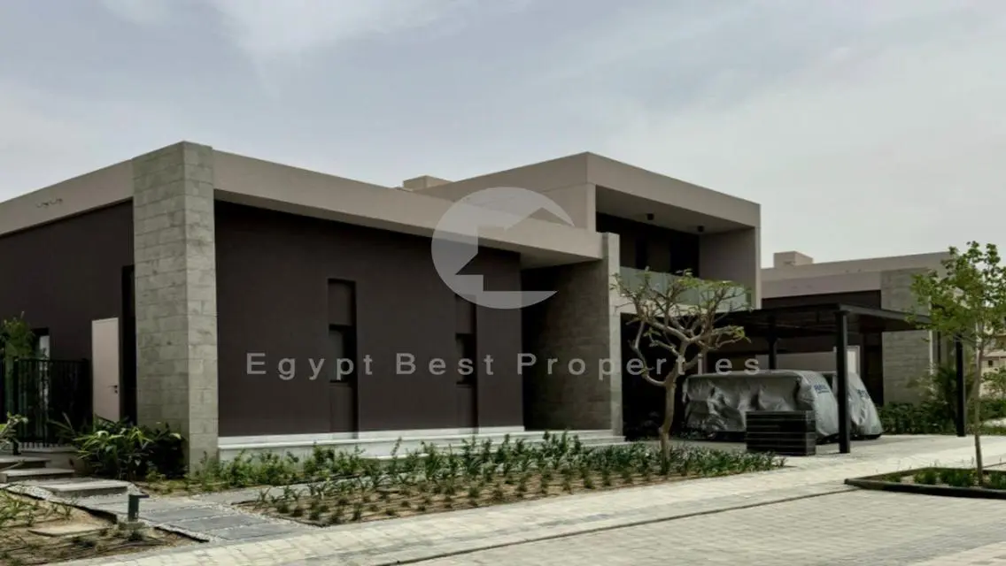 VILLA 5 BEDS IN SWAN LAKE WEST NOW OVER 10 YEARS