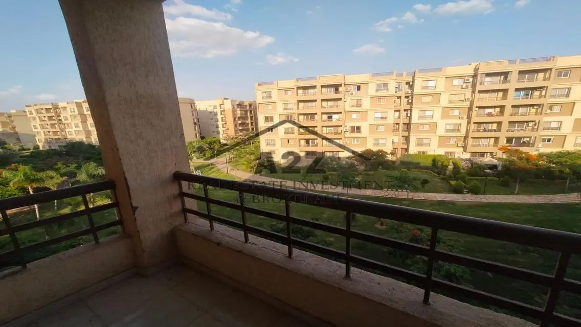 فرصة للايجار فى موقع مميز مدينتى بجوار الفودكورت