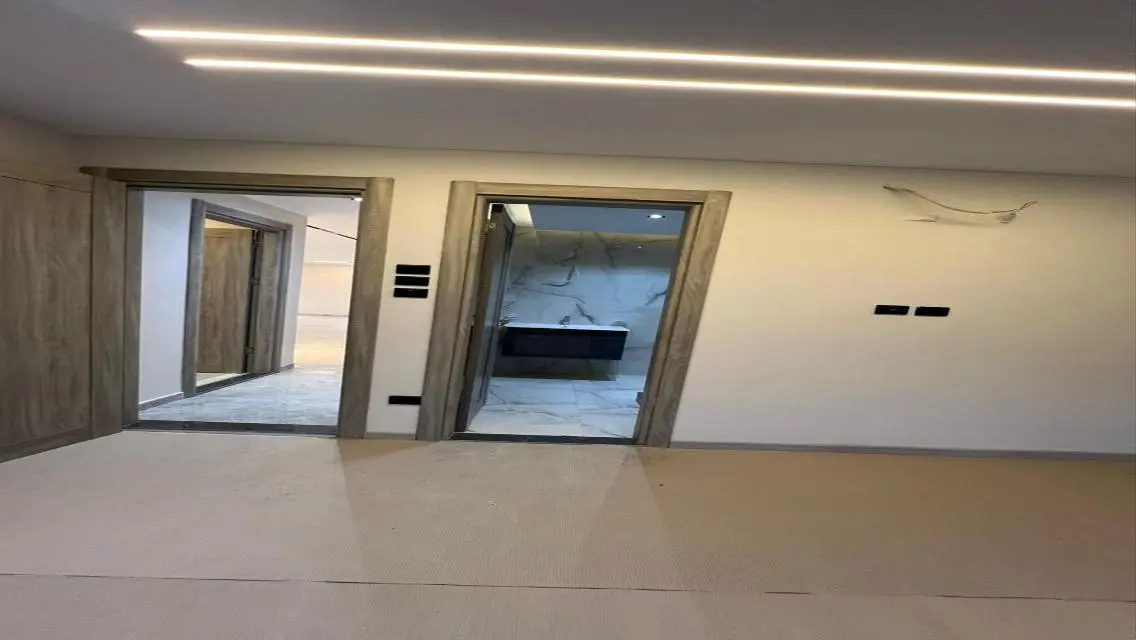 شقه للبيع فاخره بأفضل سعر في كمبوند امورادا