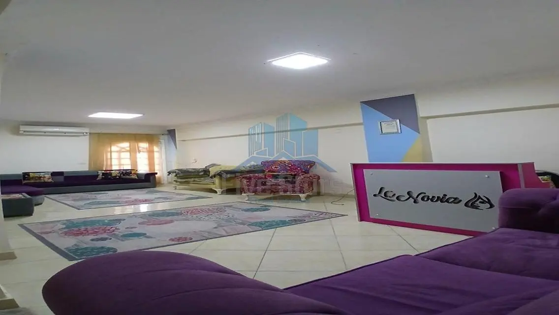 فرصة!للبيع شقة مميزة علي المحور المركزي مباشرة !