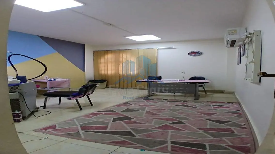 فرصة!للبيع شقة مميزة علي المحور المركزي مباشرة !