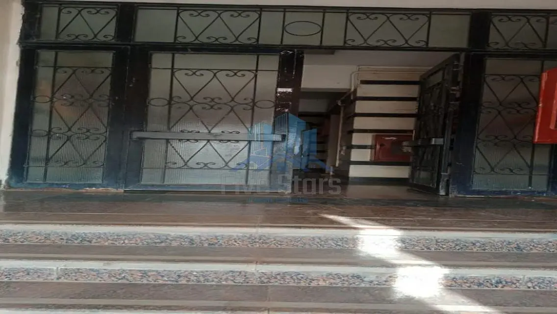 فرصة!للبيع شقة مميزة علي المحور المركزي مباشرة !