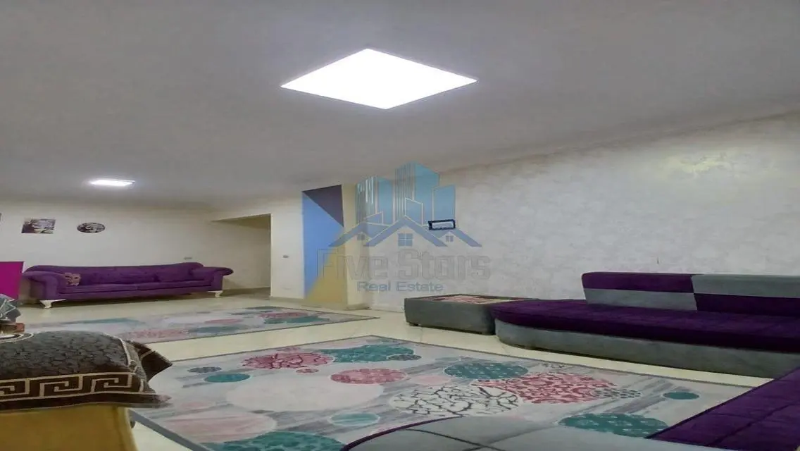 فرصة!للبيع شقة مميزة علي المحور المركزي مباشرة !
