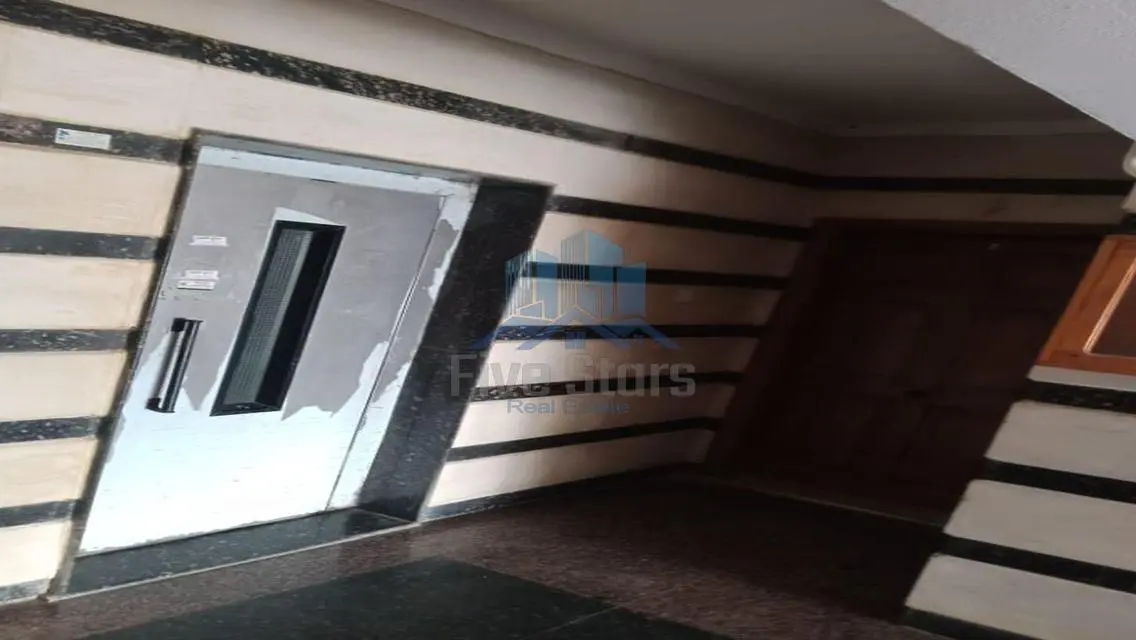 فرصة!للبيع شقة مميزة علي المحور المركزي مباشرة !