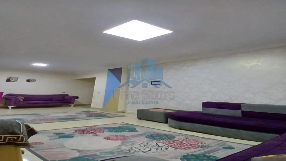 فرصة!للبيع شقة مميزة علي المحور المركزي مباشرة !