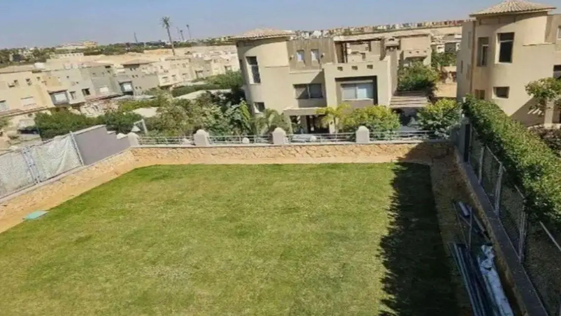 شقة بجاردن متشطبة للبيع في بامبو من بالم هيلز