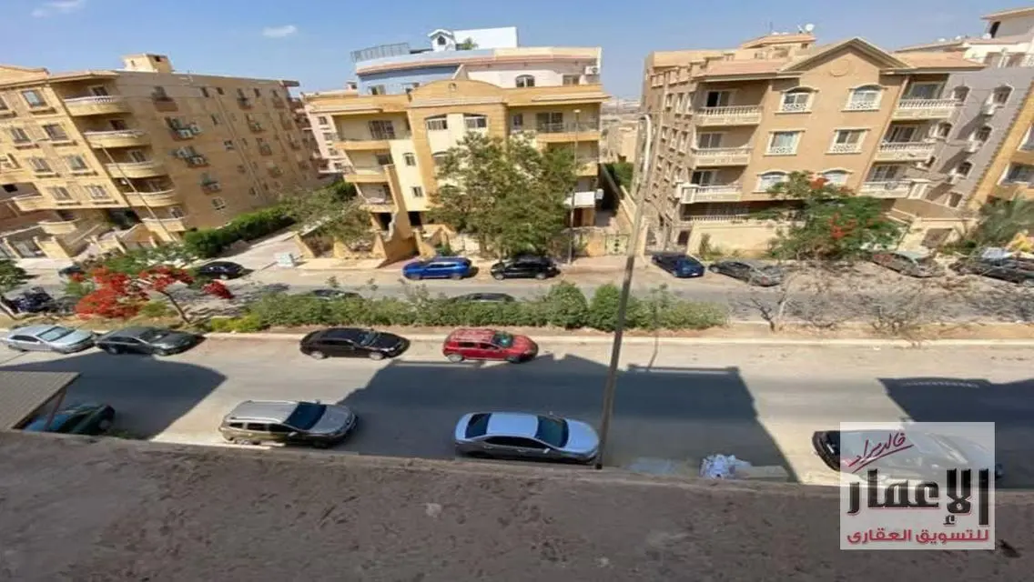 شقة للبيع فى السياحية الرابعة نص تشطيب 250 متر