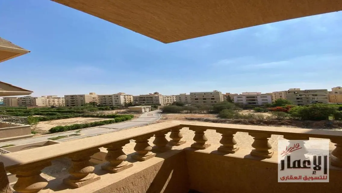 شقة للبيع فى السياحية الرابعة نص تشطيب 250 متر