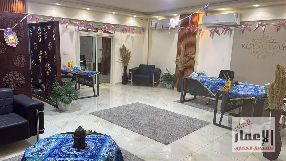 شقه للبيع الشيخ زايد الحي السابع  علي شارع الحكمه
