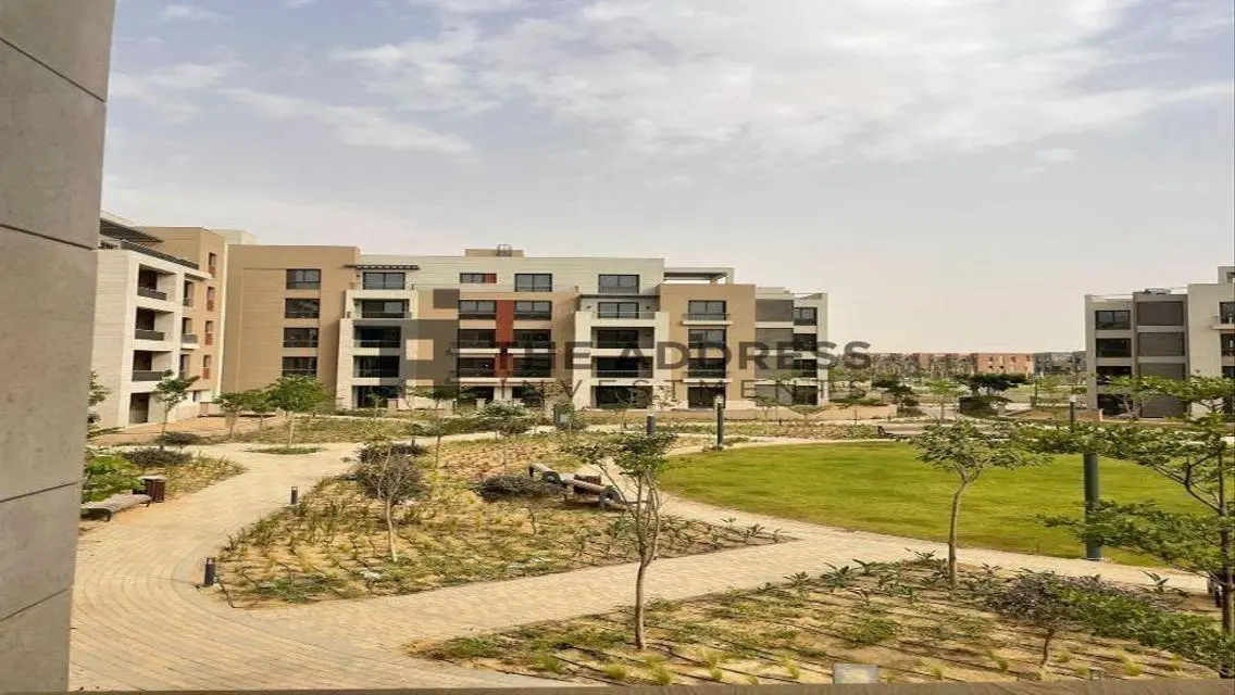 شقة نصف تشطيب للبيع بكمبوند DISTRICT5بمقدم 900 الف