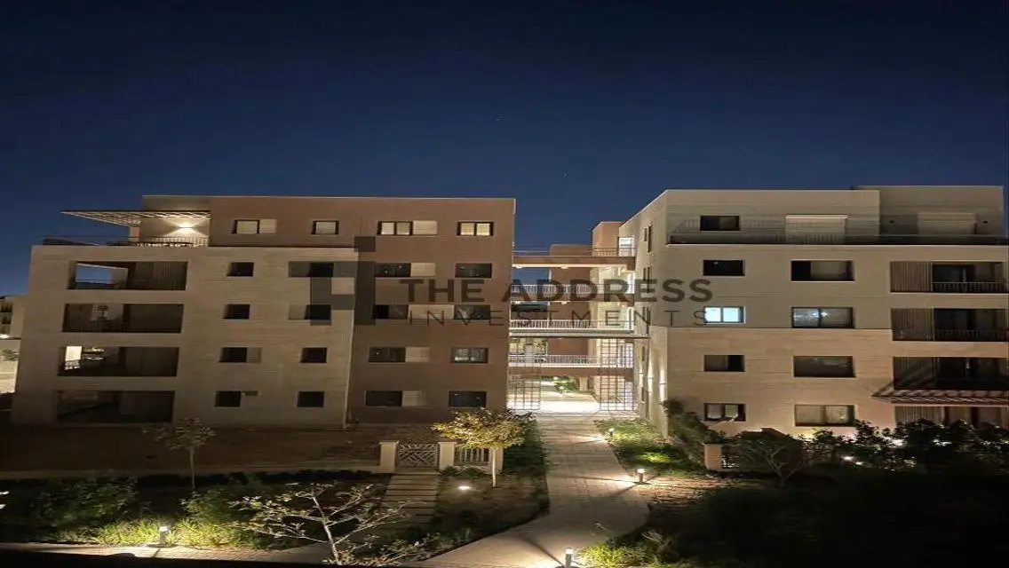 شقة نصف تشطيب للبيع بكمبوند DISTRICT5بمقدم 900 الف