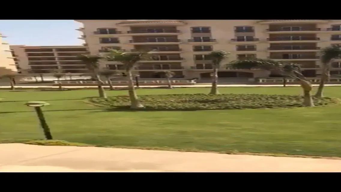 شقه مميزه للبيع برحاب 2 بحاله ممتازه وايد جاردن