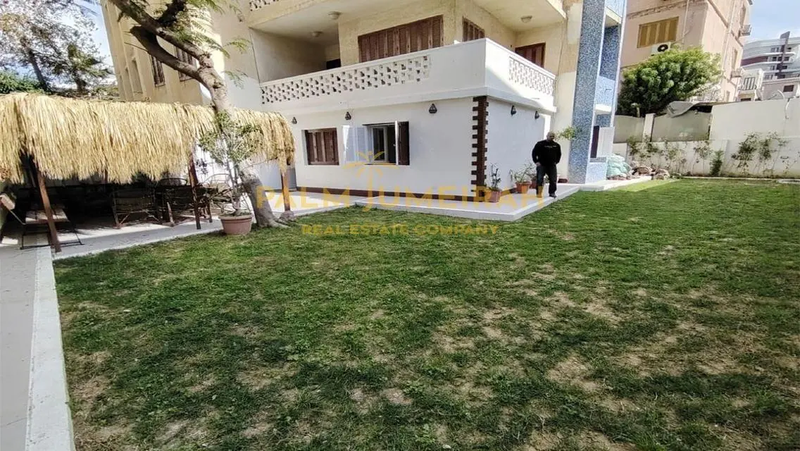 شقه للبيع المفروش 90 م + حديقة 200 م