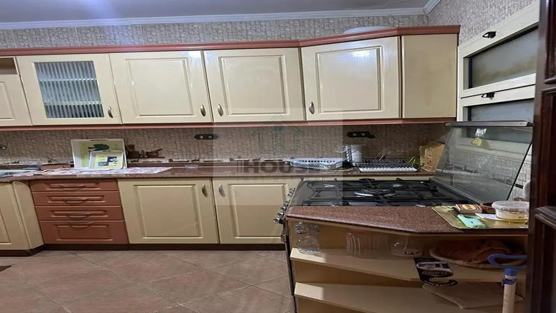 Ground floor with Garden fully furnished+Garage