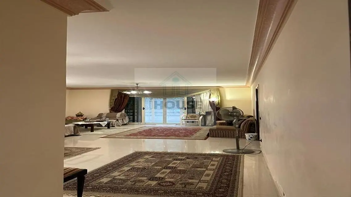 Ground floor with Garden fully furnished+Garage