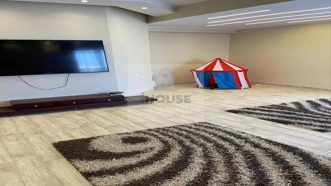 بنتهاوس 250+130م تراس سوبرلوكس موقع مميز بالكمبوند