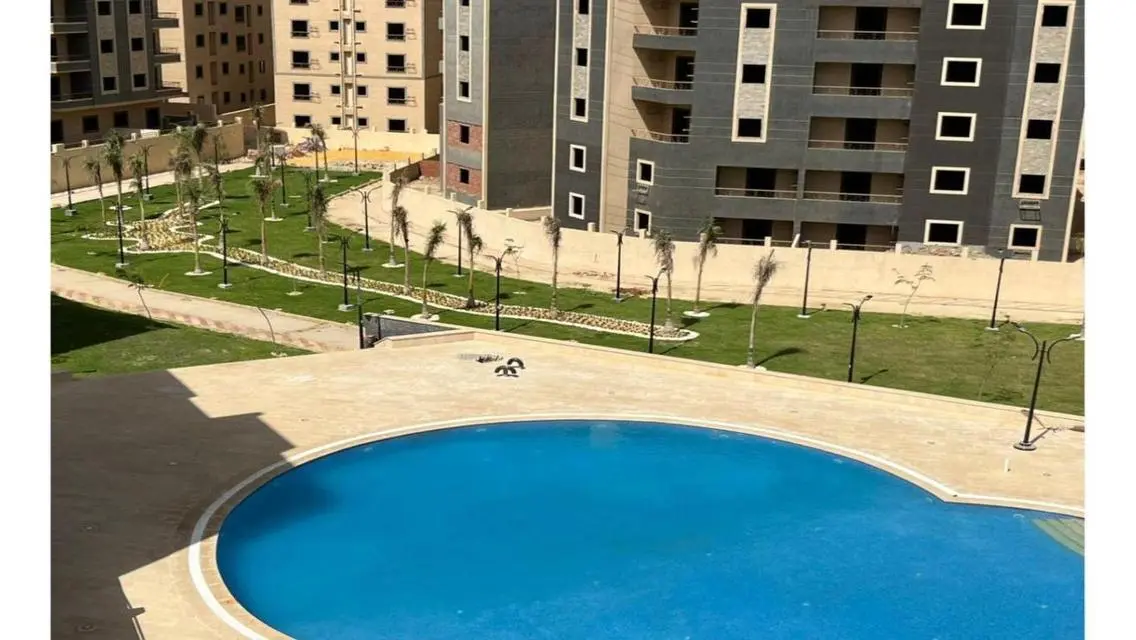 استلام فوري بكمبوند بالقرب من الجامعة الامريكية
