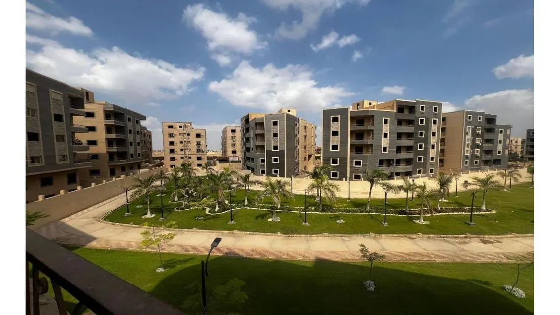 استلام فوري بكمبوند بالقرب من الجامعة الامريكية