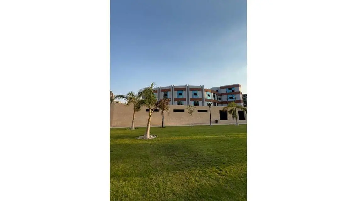 استلام فوري بكمبوند بالقرب من الجامعة الامريكية
