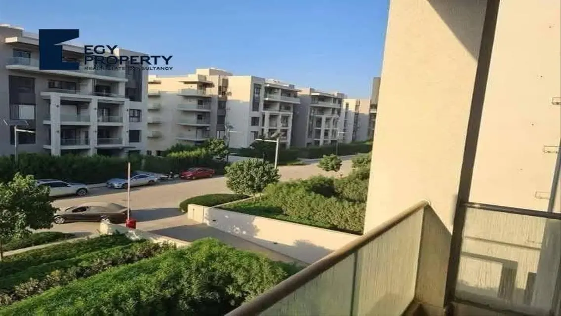 شقة متشطبه مع تكييفات ومطبخ مع أقساط في التجمع