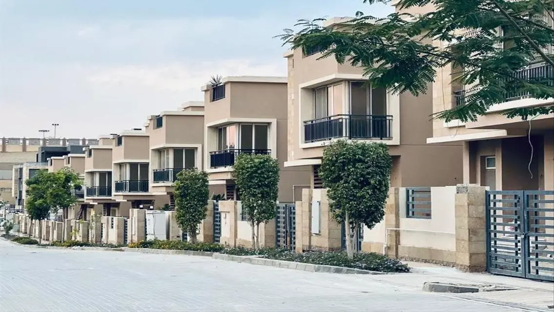 فيلا 0%مقدم+قسط 12س مباشره ع طريق السويس امام مطار