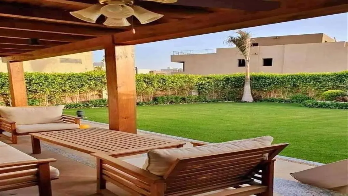 فيلا 0%مقدم+قسط 12س مباشره ع طريق السويس امام مطار