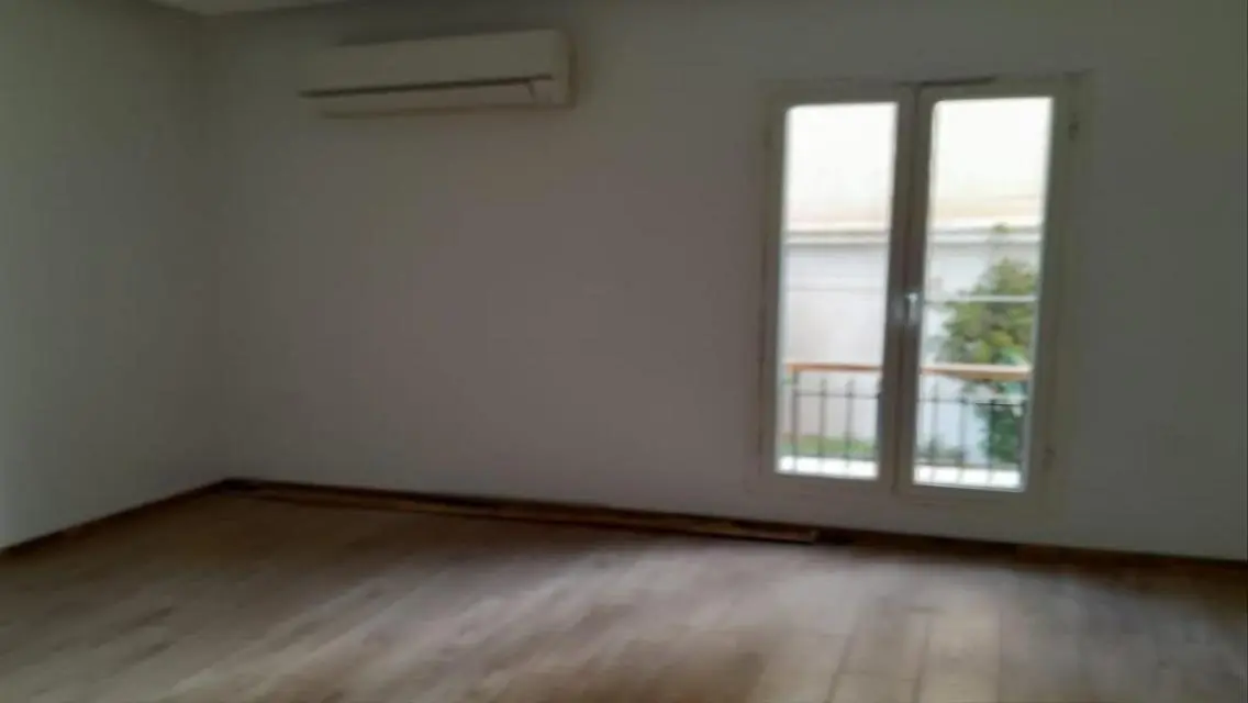 I villa Roof For Rent  Mountain View October Park.