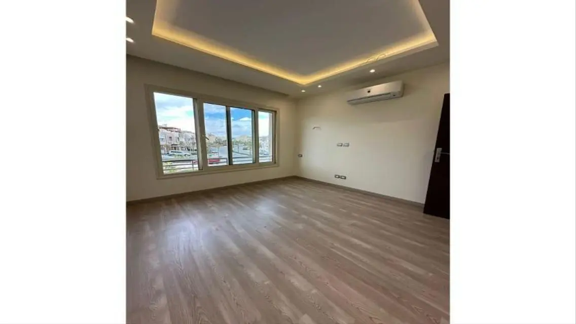 I villa Roof For Rent  Mountain View October Park.