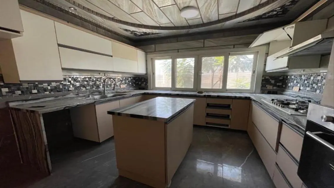 I villa Roof For Rent  Mountain View October Park.