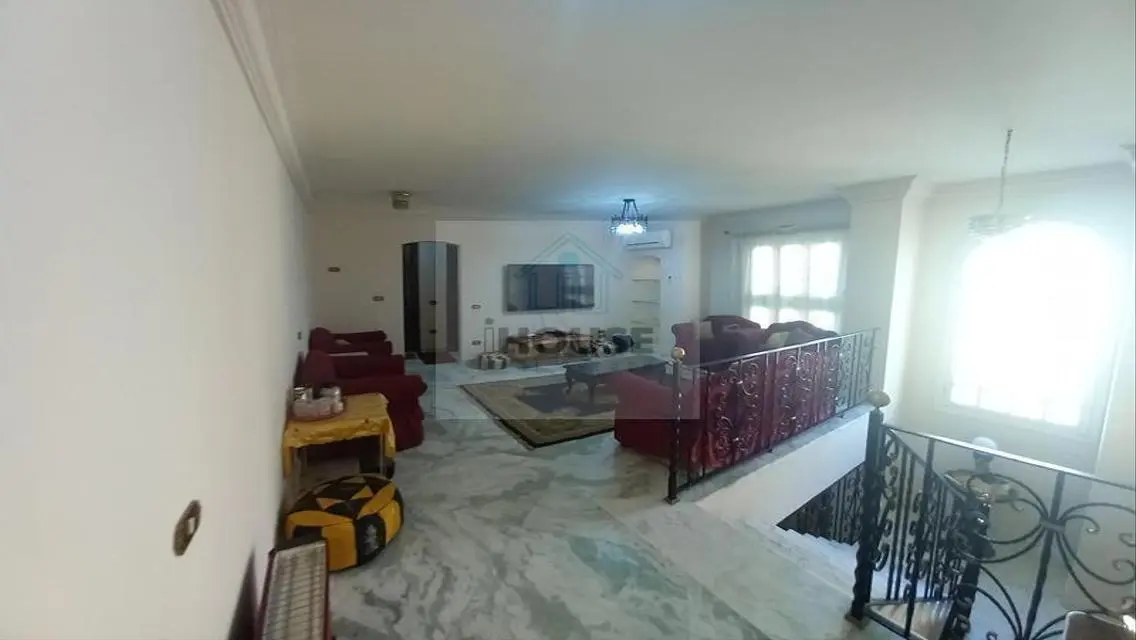 دوبلكس علوى باسانسير مفروش موقع مميز الجومان3 حى7
