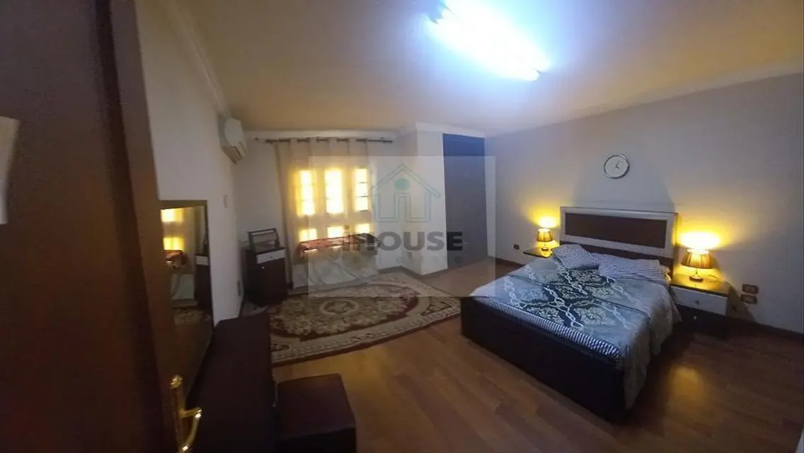 دوبلكس علوى باسانسير مفروش موقع مميز الجومان3 حى7