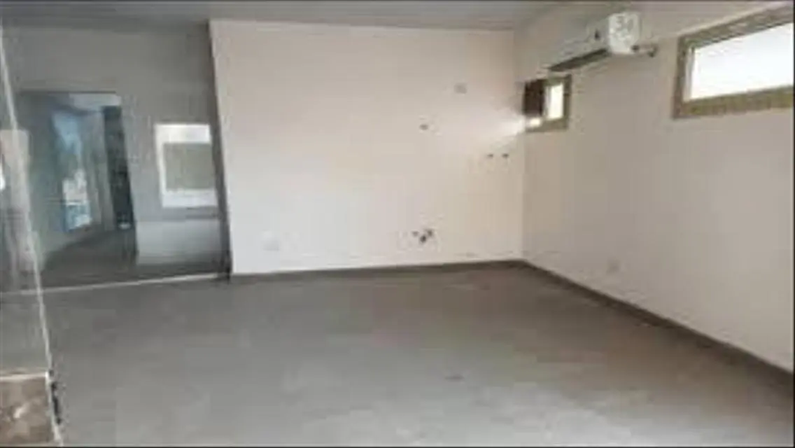 محل 110م للايجار بشارع جامعه الدول الرئيسي