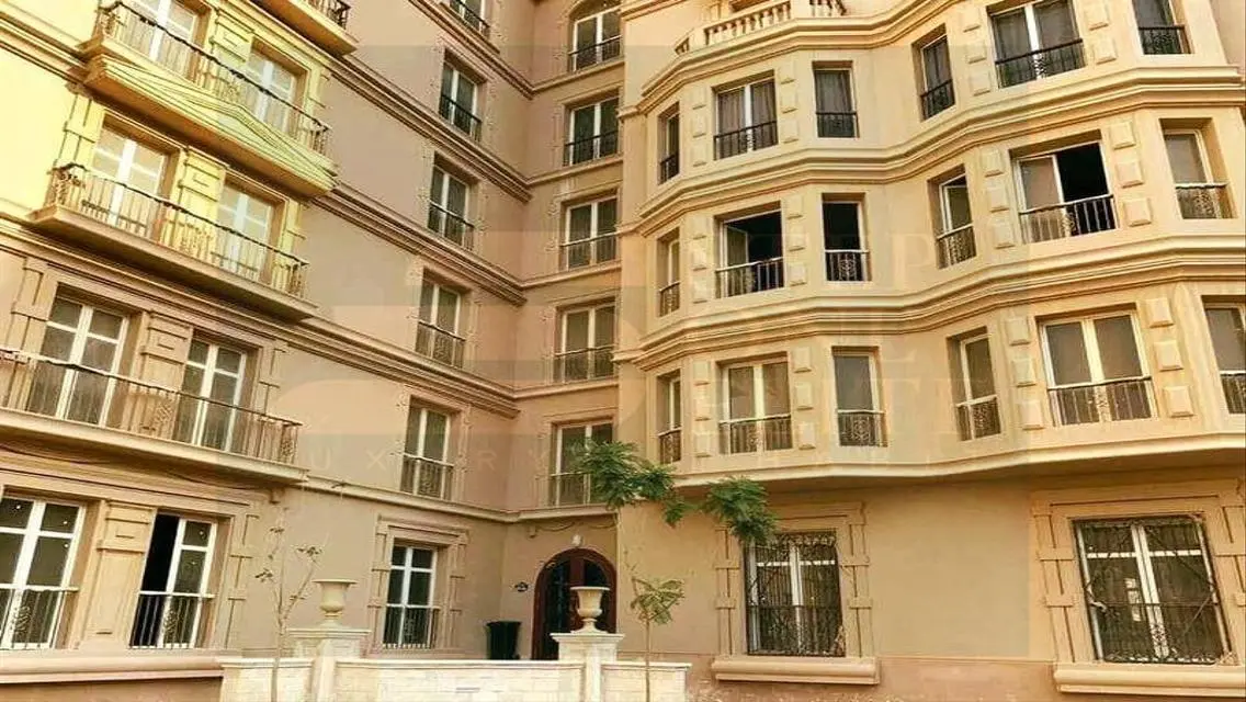 شقه للبيع متشطبه بقلب الجولدن سكوير في التجمع