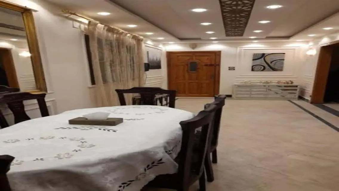 شقة مميزة للإيجار في الدقي شارع مصدق موقع راقٍ