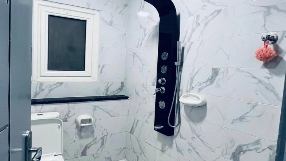 اي فيلا جاردن يمطبخ و تكيفات للايجار اول سكن