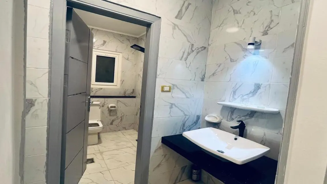 اي فيلا جاردن يمطبخ و تكيفات للايجار اول سكن