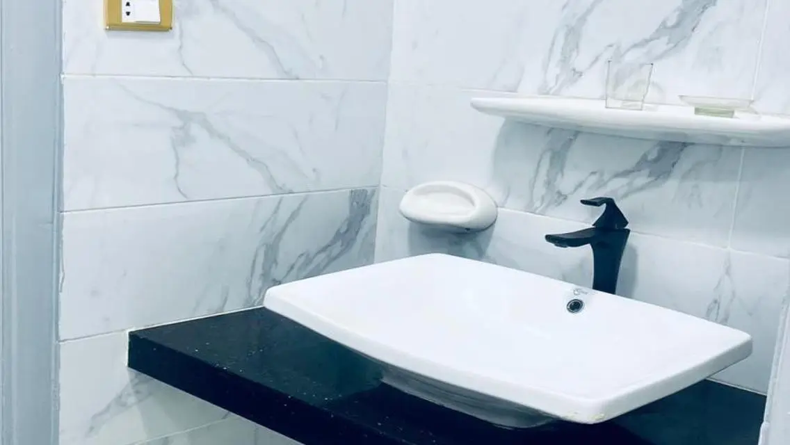 اي فيلا جاردن يمطبخ و تكيفات للايجار اول سكن